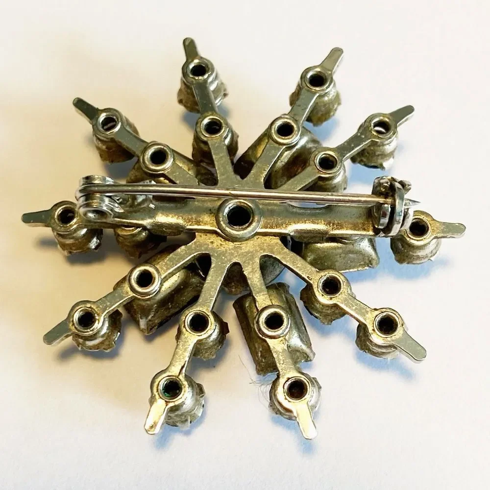 Vintage 1930s Iris Glass prong set Starburst rhinestone brooch- silver tone